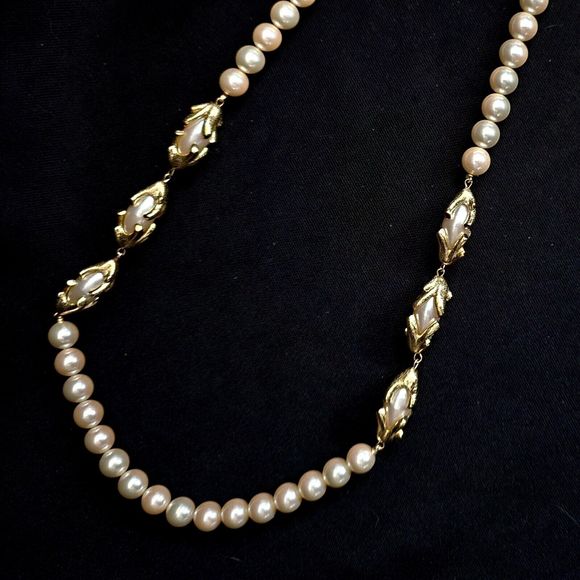 TRIFARI STATEMENT Faux Pearl Necklace Gold Tone Twist 30" VTG Revival EUC! - Picture 7 of 12
